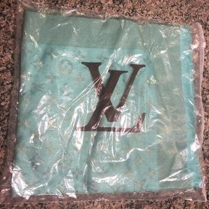Louis Vuitton Accessories - Louis Vuitton. Scarf. shawl. New. Turquoise teal Louis Vuitton Accessories - Louis Vuitton. Scarf. shawl. New. Turquoise teal